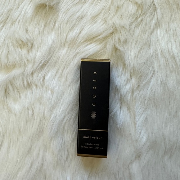 CODE 8 matt velour lipstick - Picture 3 of 7